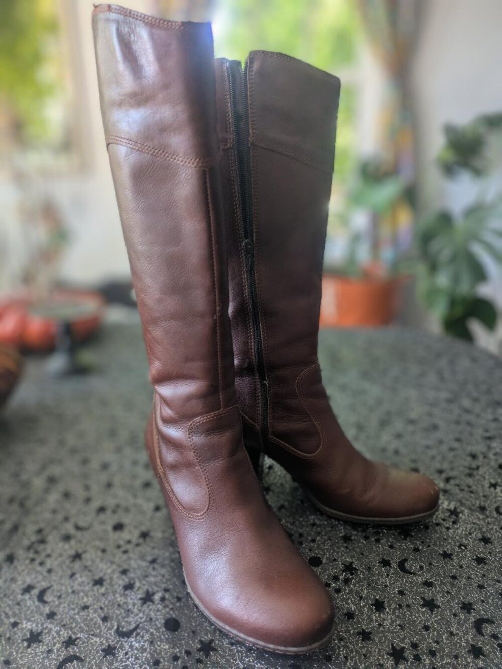 Brown Leather BOC Boots size 8.5 M in gently used condition